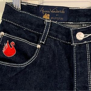 Gloria Vanderbilt for Murjani dark wash jeans with white stitching